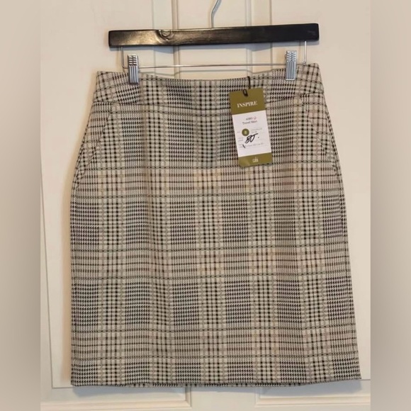 CAbi Dresses & Skirts - Cabi 4580 Travel Skirt